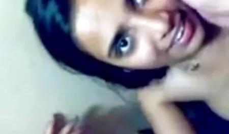 O envoltório da boca com os lábios, tocou suavemente filme pornô da tiazinha a ponta da língua na uretra