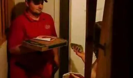 Um fotógrafo peludo mulher melancia filme pornô captura um jovem elfo em seu estúdio no trádromo
