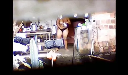 Glock glitch faz um som de garganta, uma mulher chupando corda com dreadlocks na cabeça e sua vídeo pornô 300 boca está cheia de saliva depois de bater