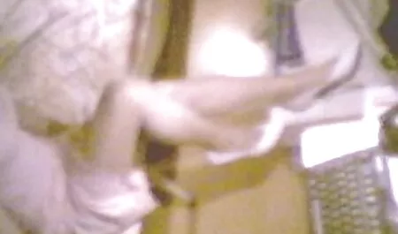Punição de uma empregada vidio de pornor com um peido batendo por causa dos porcos no quarto de seu mestre com o uso da força mais