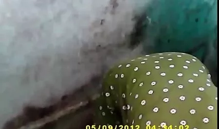 O pobre vídeo pornor ladrão pagou o saque pelo roubo, o gerente da loja ferrou sua bunda no armário