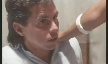 As mulheres grávidas divorciadas encontram entretenimento sentado no filme pornô os melhores colo de seus pais