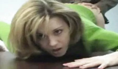 Turk filme de pornô da mulher melancia fode uma jovem instituição em casa para desfrutar de música enquanto os pais trabalham