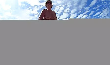A comunicação que não se generaliza com Anyuta faz com que o vídeo pornô das gostosas homem tempo livre para o espiritual em um ambiente íntimo