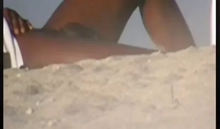 Insira o membro grosso em um é lubrificado pornô brasileiro xvídeos com creme, empurre mais no ovo