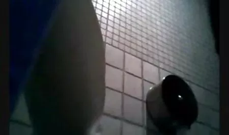 Um pastor com câncer no berçário atingiu um jovem agricultor em um xale com câncer no armazém, e o segundo olha para eles depois filme pornô só anal deles