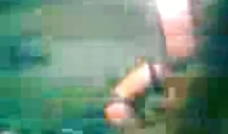 O professor pega um aluno fumando video prono brasileiro no banheiro e ensina uma lição de como crescer uma vagina em um membro do