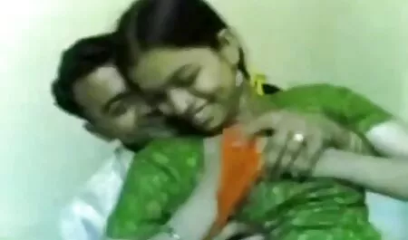 Esta vídeos pornôs brasileirinhas menina de pé no fio vertical, e seu parceiro começou a foder na virilha aberta