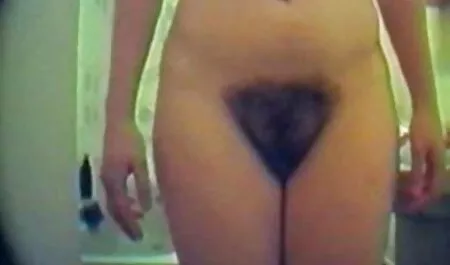Big Rocker parar de urinar na floresta, apenas as meninas mostrando bunda que vídeo pornô samba é saudável e imediatamente sentir a vista na parte de trás